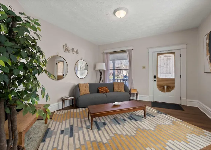 Holiday home Osu 3Br Home, Office, Sleeps 6 Columbus