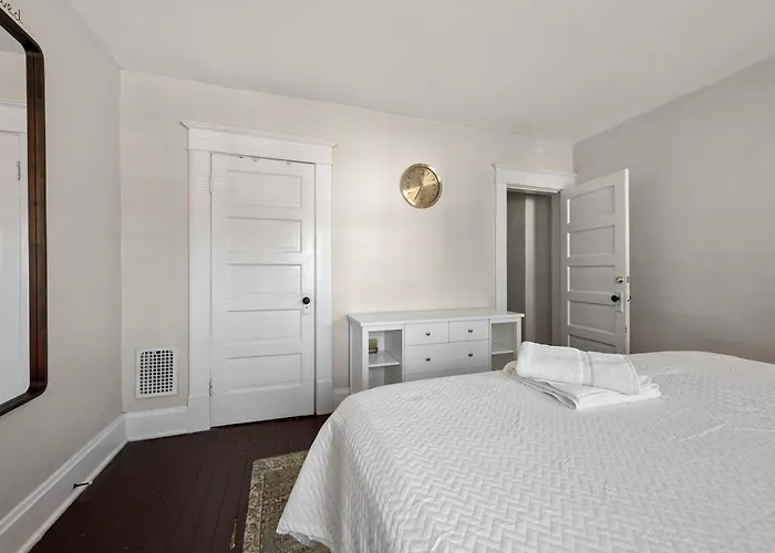 Holiday home Osu 3Br Home, Office, Sleeps 6 *